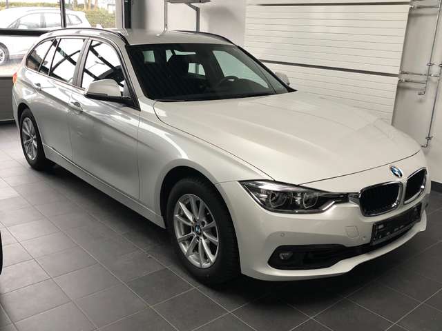 Left hand drive BMW 3 SERIES  318 i Touring Aut. Navi